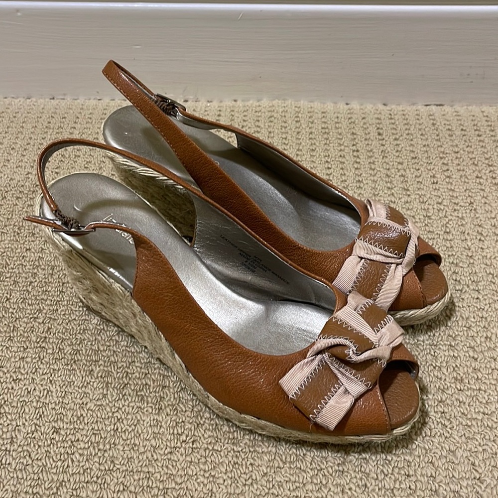 Liz Claiborne espadrille wedges- size 8.5